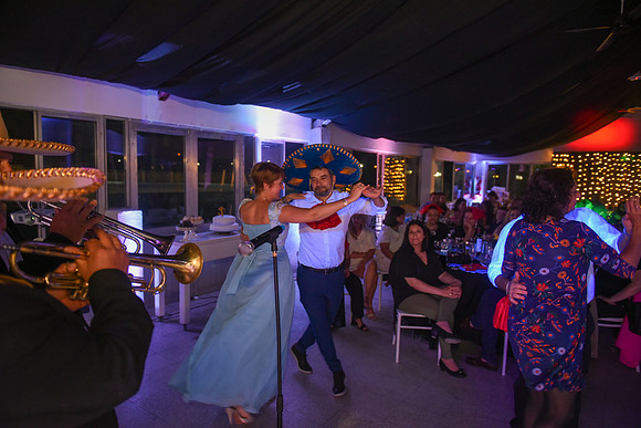 002 - Mariachis180