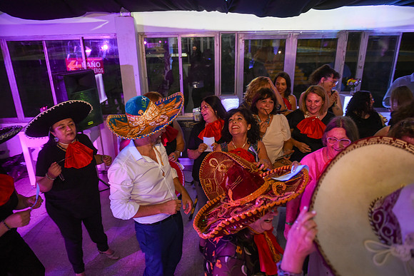 002 - Mariachis102
