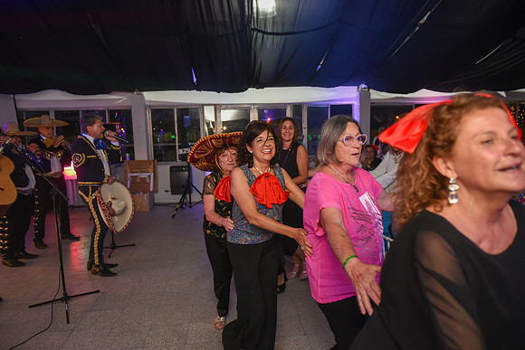 002 - Mariachis144
